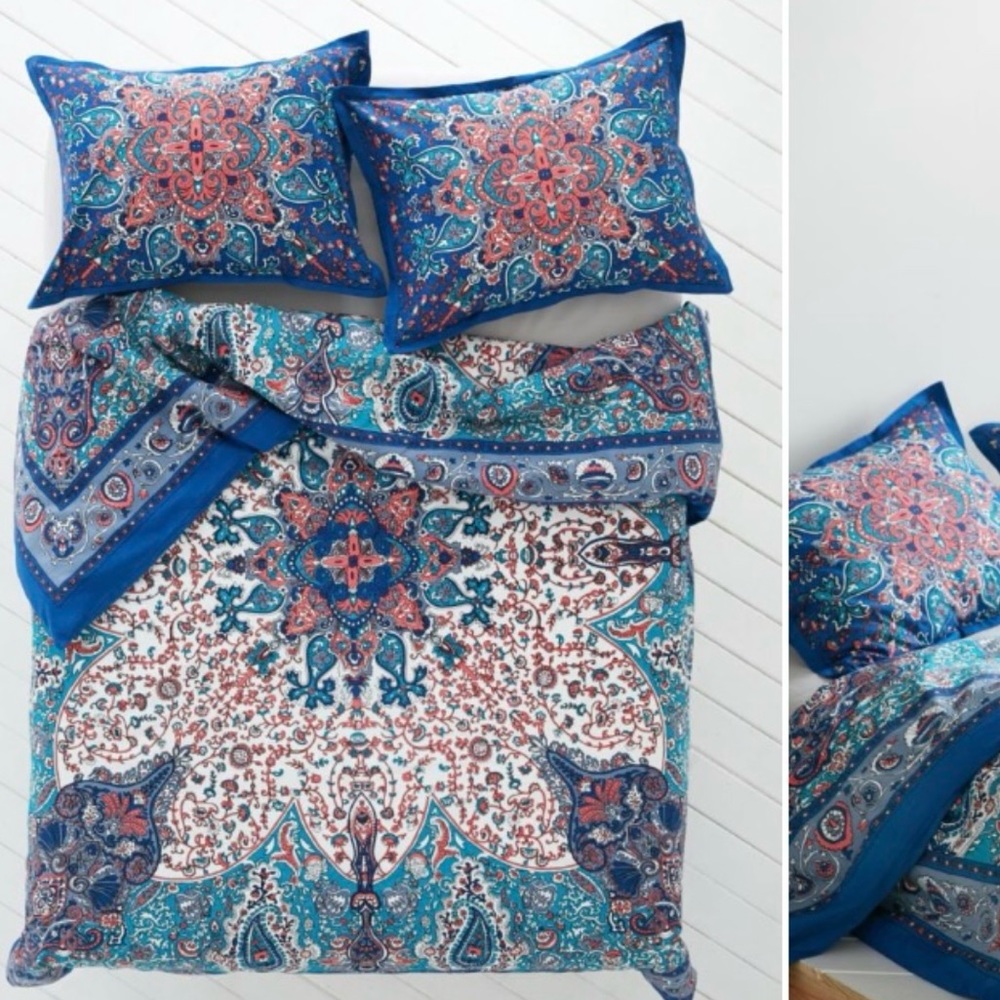 Urban Outfitters Plum & Bow Dandeli Medallian Duvet and Pillow Shams (2), Queen